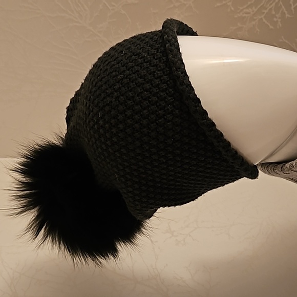 Merino Wool touque with faux fur pom pom - Picture 1 of 6